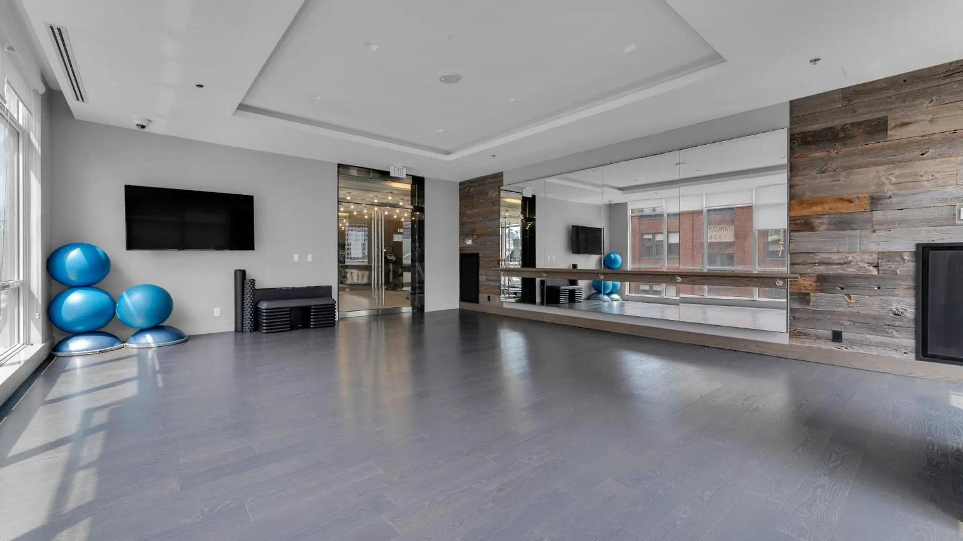 Deluxe 1Br Suite With Bird'S Eye Cn Tower Views Toronto 0*,  Canada