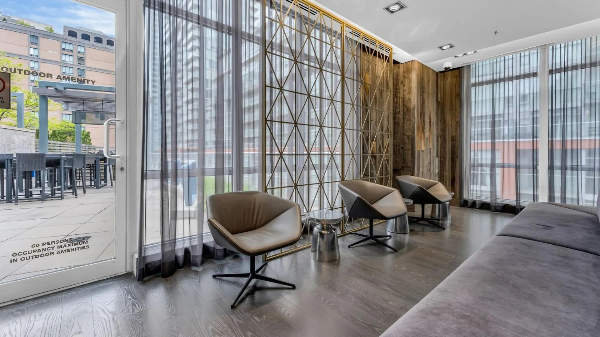 Deluxe 1Br Suite With Bird'S Eye Cn Tower Views Toronto 0*,  Canada