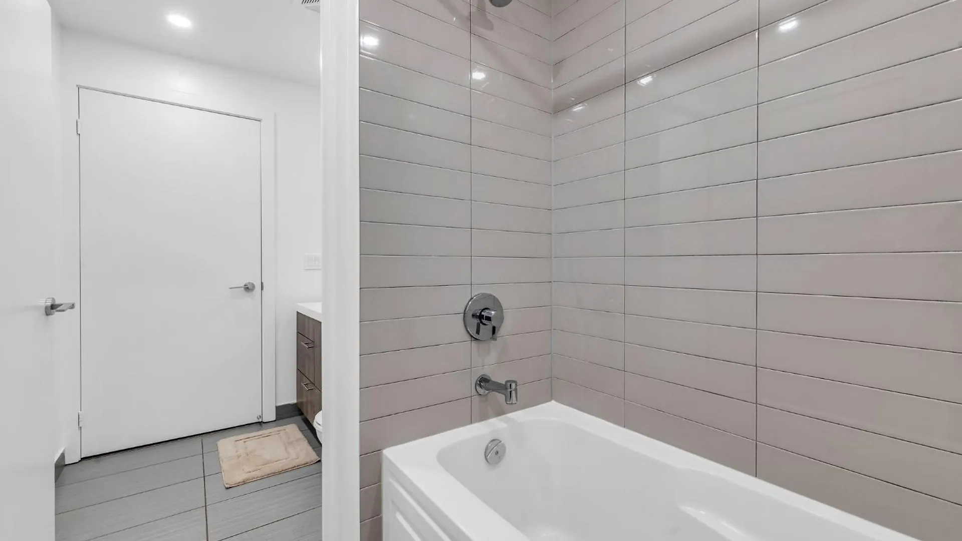 Deluxe 1Br Suite With Bird'S Eye Cn Tower Views Toronto Canada