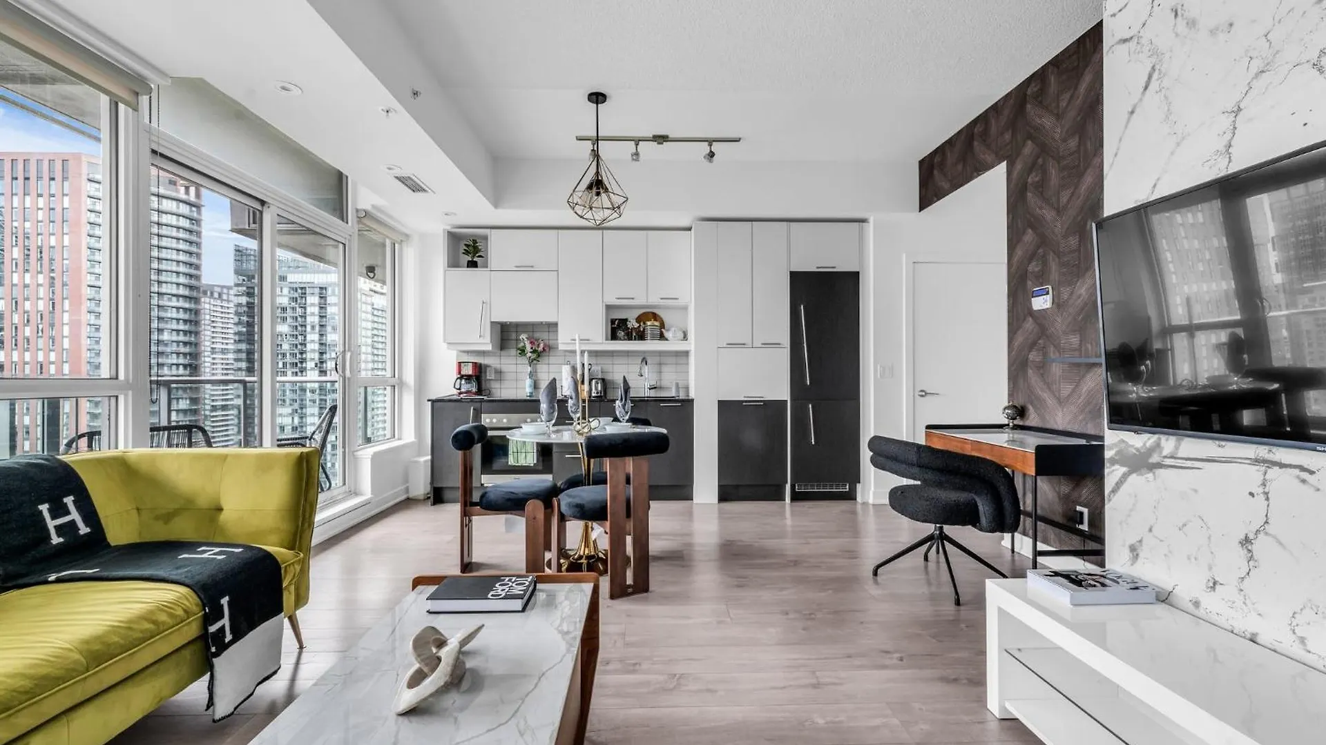 Deluxe 1Br Suite With Bird'S Eye Cn Tower Views Toronto 0*,  Canada