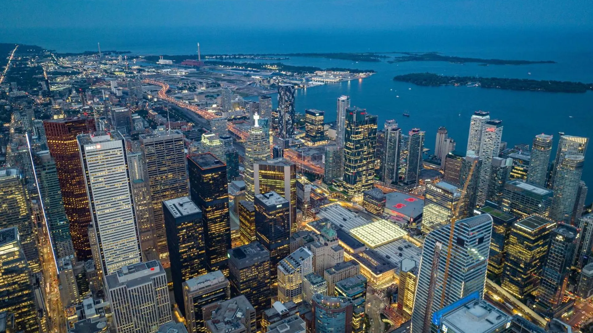 Deluxe 1Br Suite With Bird'S Eye Cn Tower Views Toronto Canada
