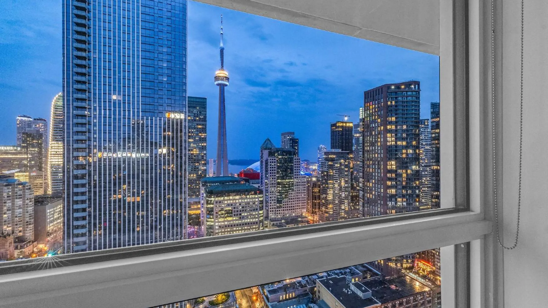 Deluxe 1Br Suite With Bird'S Eye Cn Tower Views Toronto Apartment