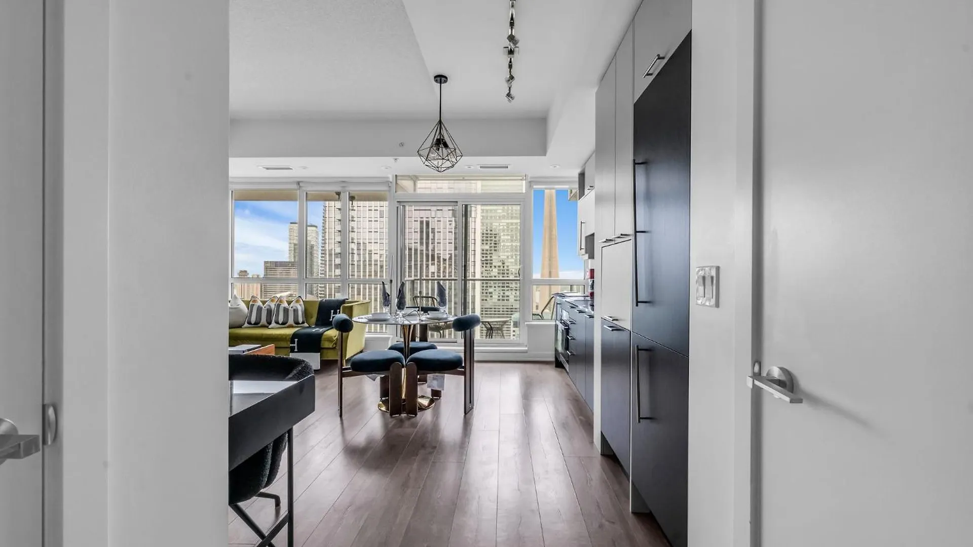 Deluxe 1Br Suite With Bird'S Eye Cn Tower Views Toronto