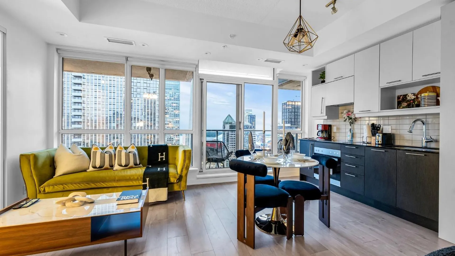 Deluxe 1Br Suite With Bird'S Eye Cn Tower Views Toronto