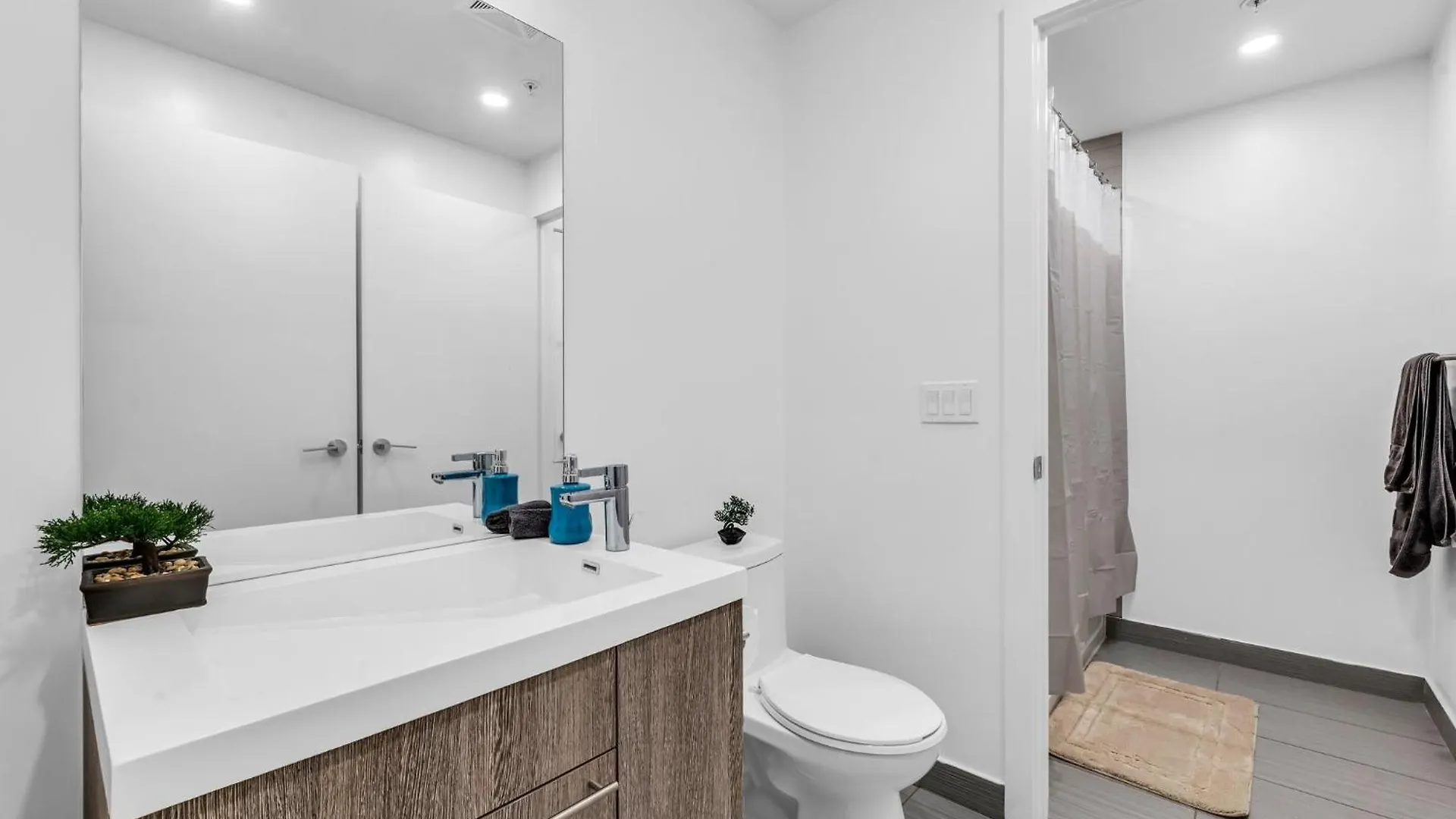 Deluxe 1Br Suite With Bird'S Eye Cn Tower Views Toronto 0*,  Canada