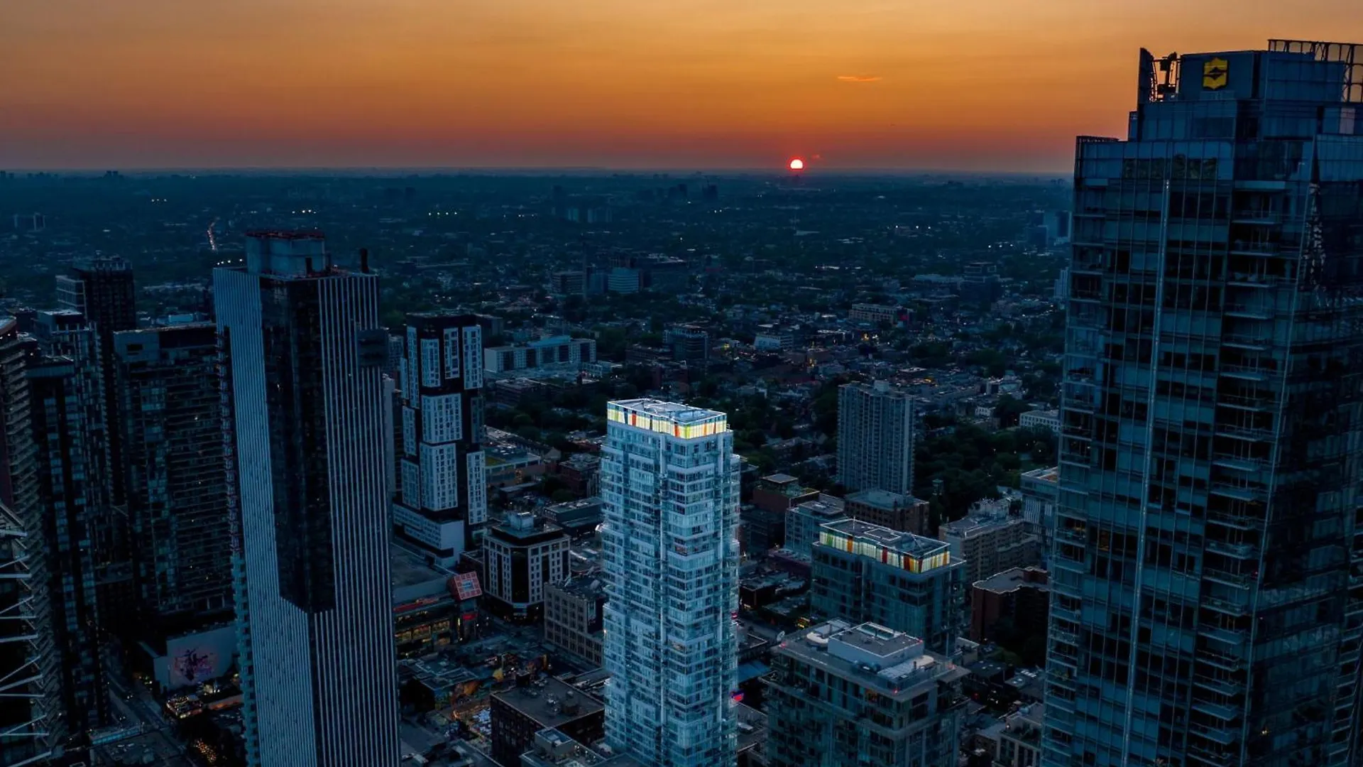 Apartment Deluxe 1Br Suite With Bird'S Eye Cn Tower Views Toronto Canada