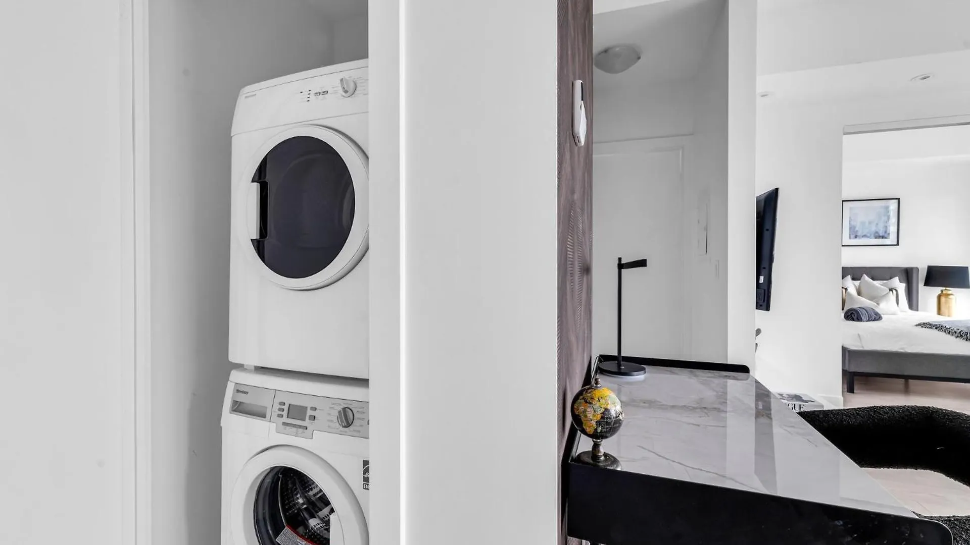 Deluxe 1Br Suite With Bird'S Eye Cn Tower Views Toronto Apartment