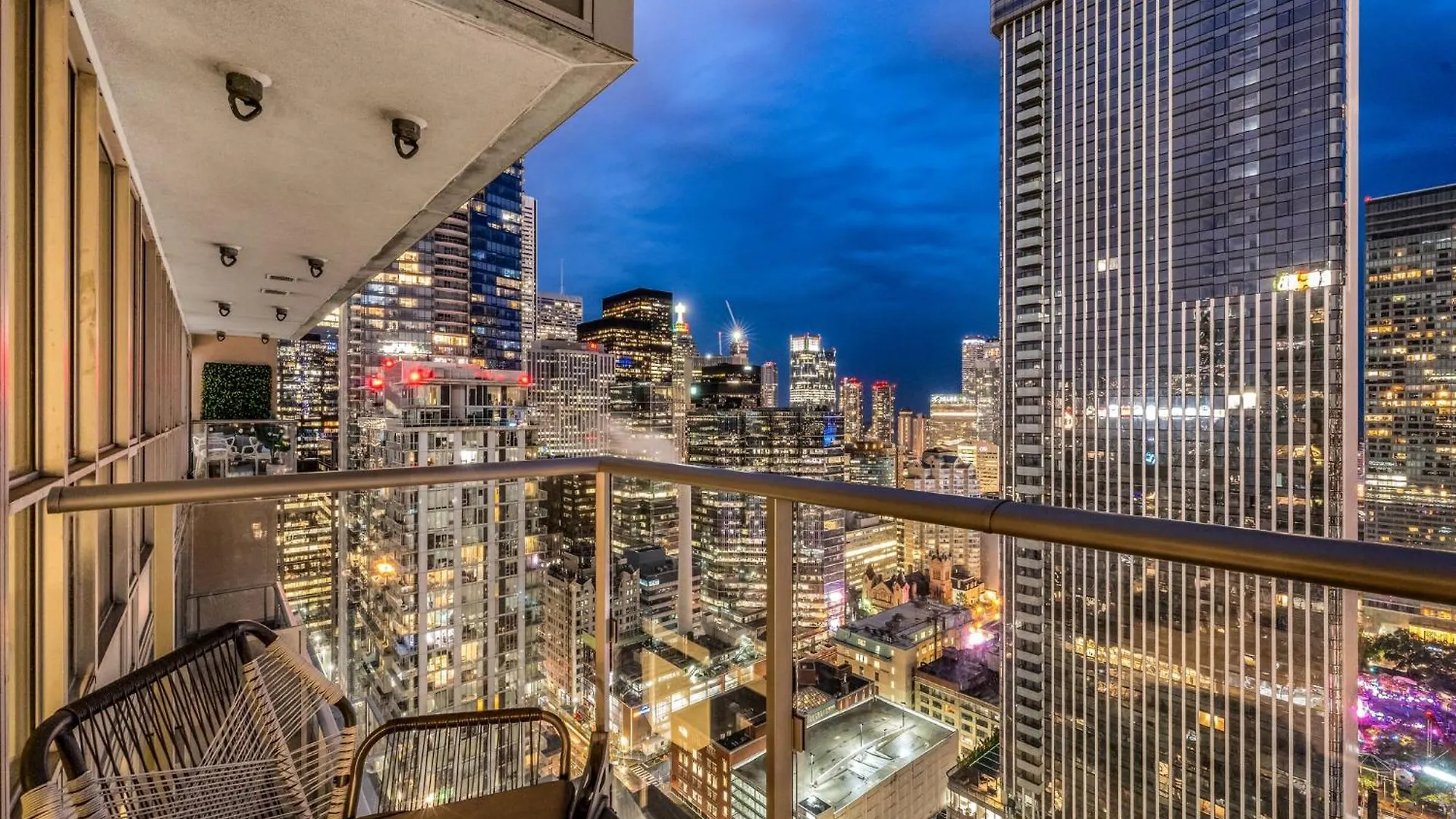 Deluxe 1Br Suite With Bird'S Eye Cn Tower Views Toronto 0*,
