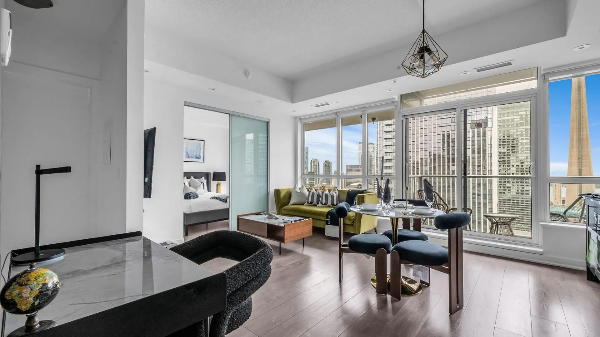 Deluxe 1Br Suite With Bird'S Eye Cn Tower Views Toronto Apartment