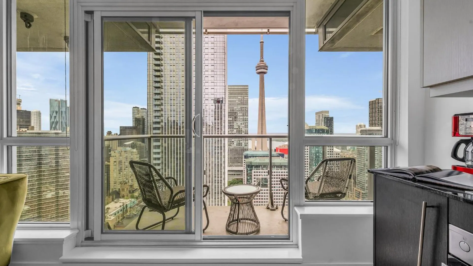 Deluxe 1Br Suite With Bird'S Eye Cn Tower Views Toronto 0*,  Canada