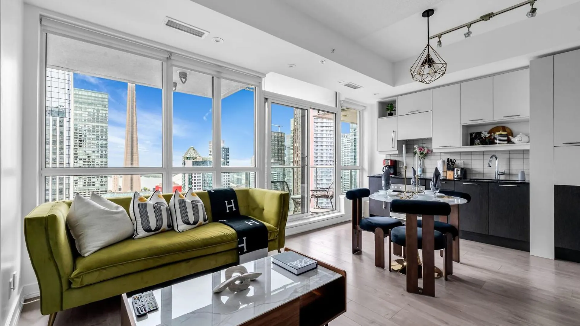 Deluxe 1Br Suite With Bird'S Eye Cn Tower Views Toronto