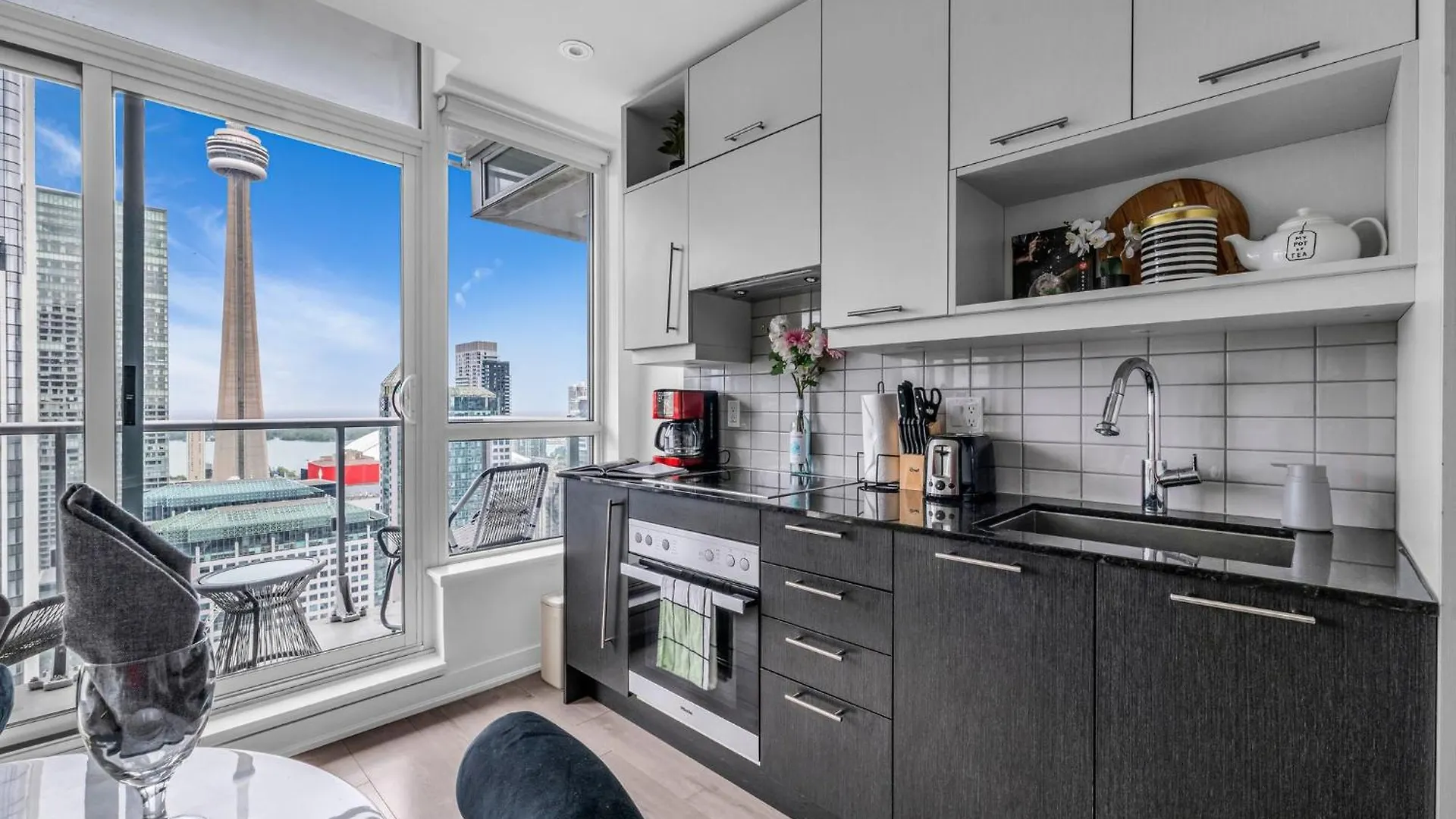 Deluxe 1Br Suite With Bird'S Eye Cn Tower Views Toronto 0*,