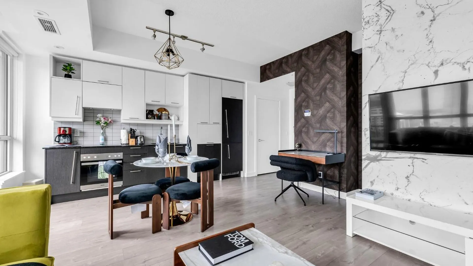 Deluxe 1Br Suite With Bird'S Eye Cn Tower Views Toronto Apartmán