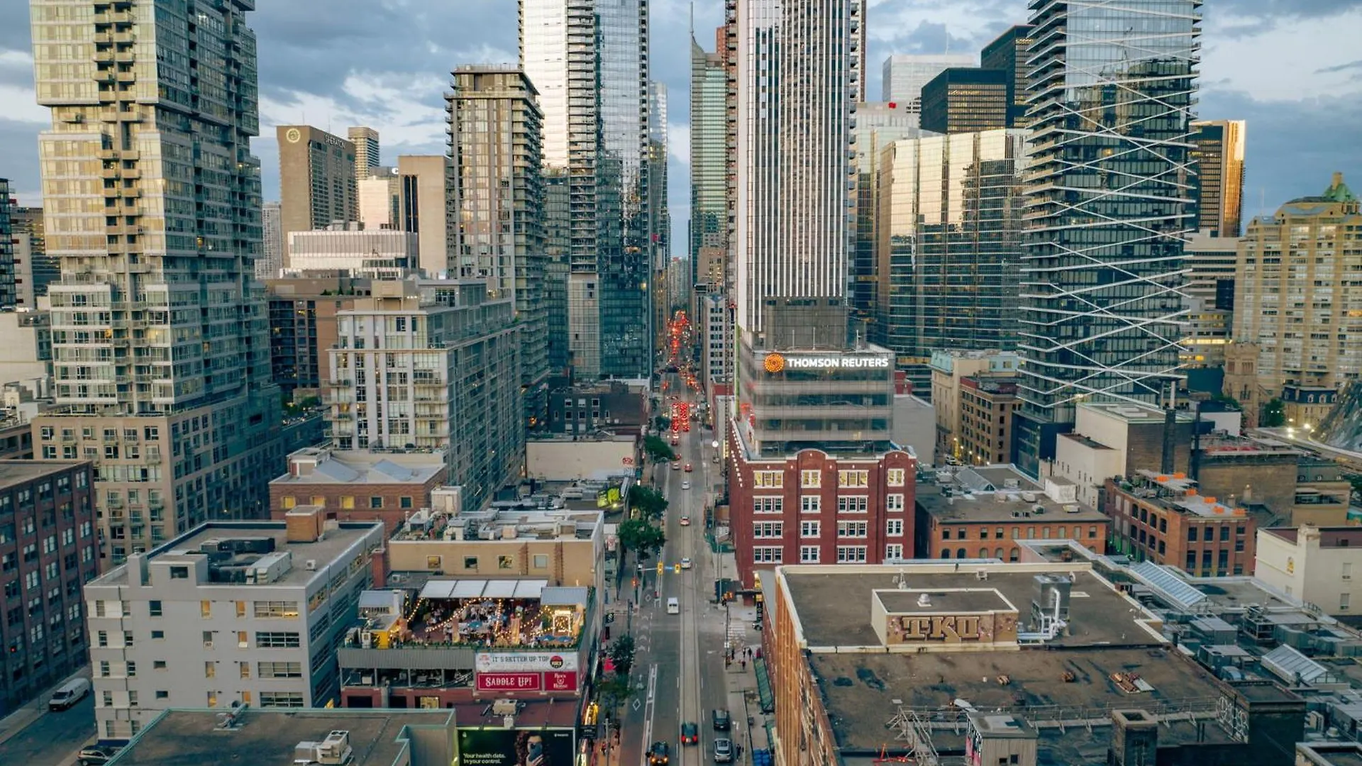Deluxe 1Br Suite With Bird'S Eye Cn Tower Views Toronto Apartment